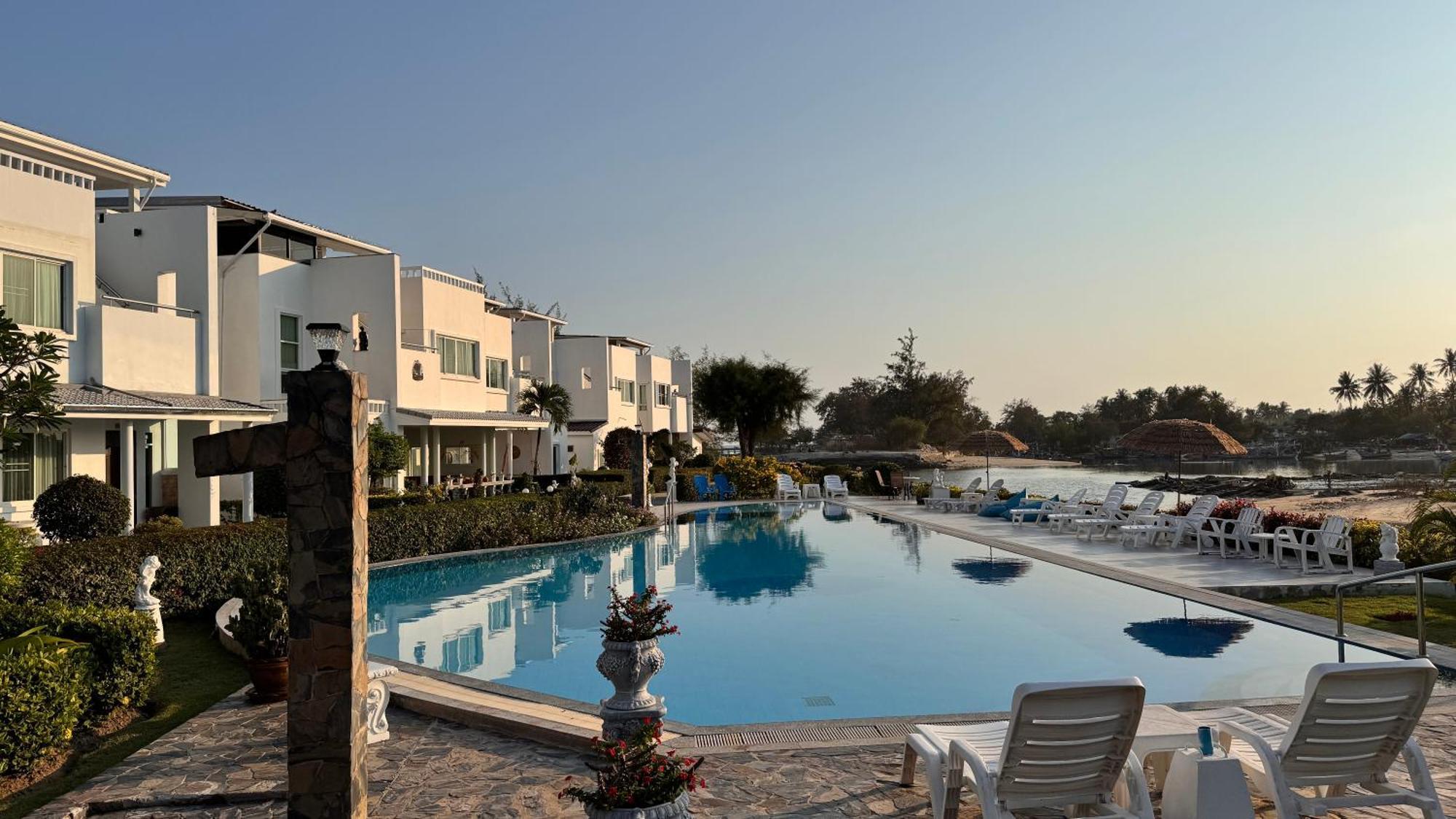 Absolute Beachfront Villa Ban Huai Yang Экстерьер фото